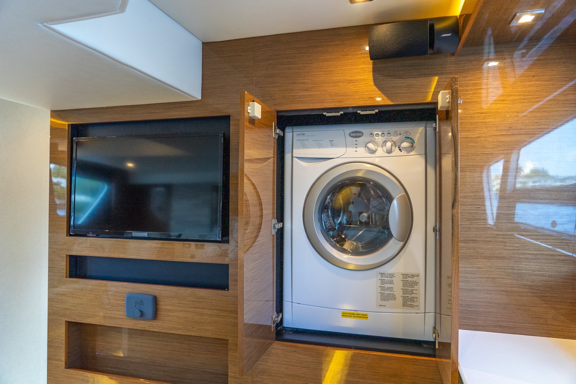 Yacht Photo 39